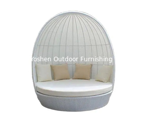 China Rattan outdoor beach sunbed with tent canopy queen size rattan bed with canopy---6151 supplier
